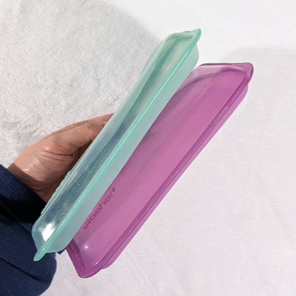 ❤️ Stasher Reusable Silicone Storage Bags (Includes 2) - Picture 5 of 14